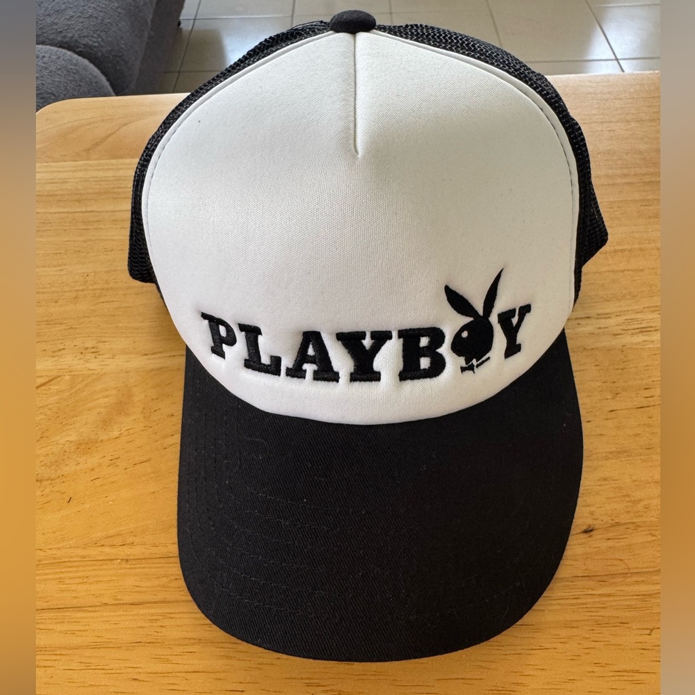PLAYBOY Black and White Mesh Hat